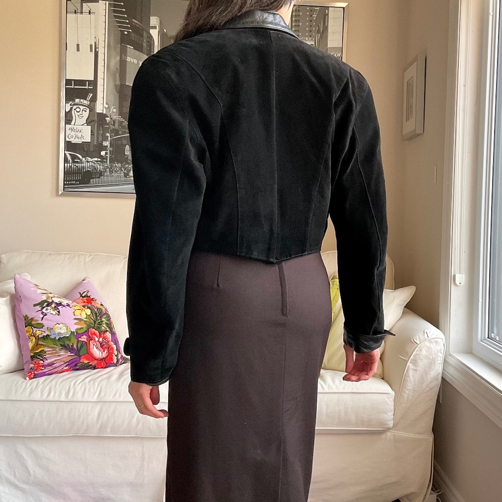 Danier black leather and suede cropped peaked lapel jacket - Picture 5 of 16